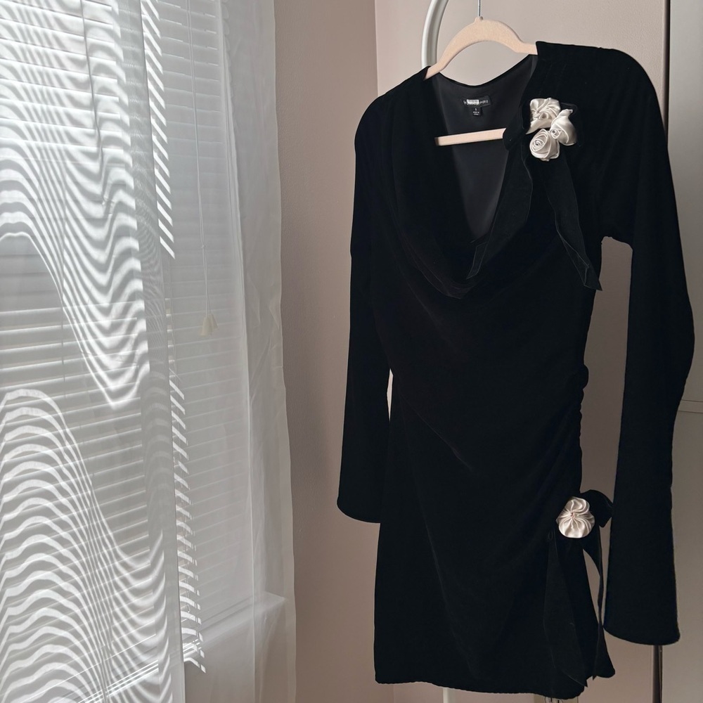 For Love & Lemons Black Velvet Mini Dress Size S - Tamera Cowl Neck Bell Sleeve - Picture 6 of 7